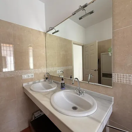 #1 Doble Con Bano Compartido Sevilla Deluxe Rosales Los Rosales (Seville)